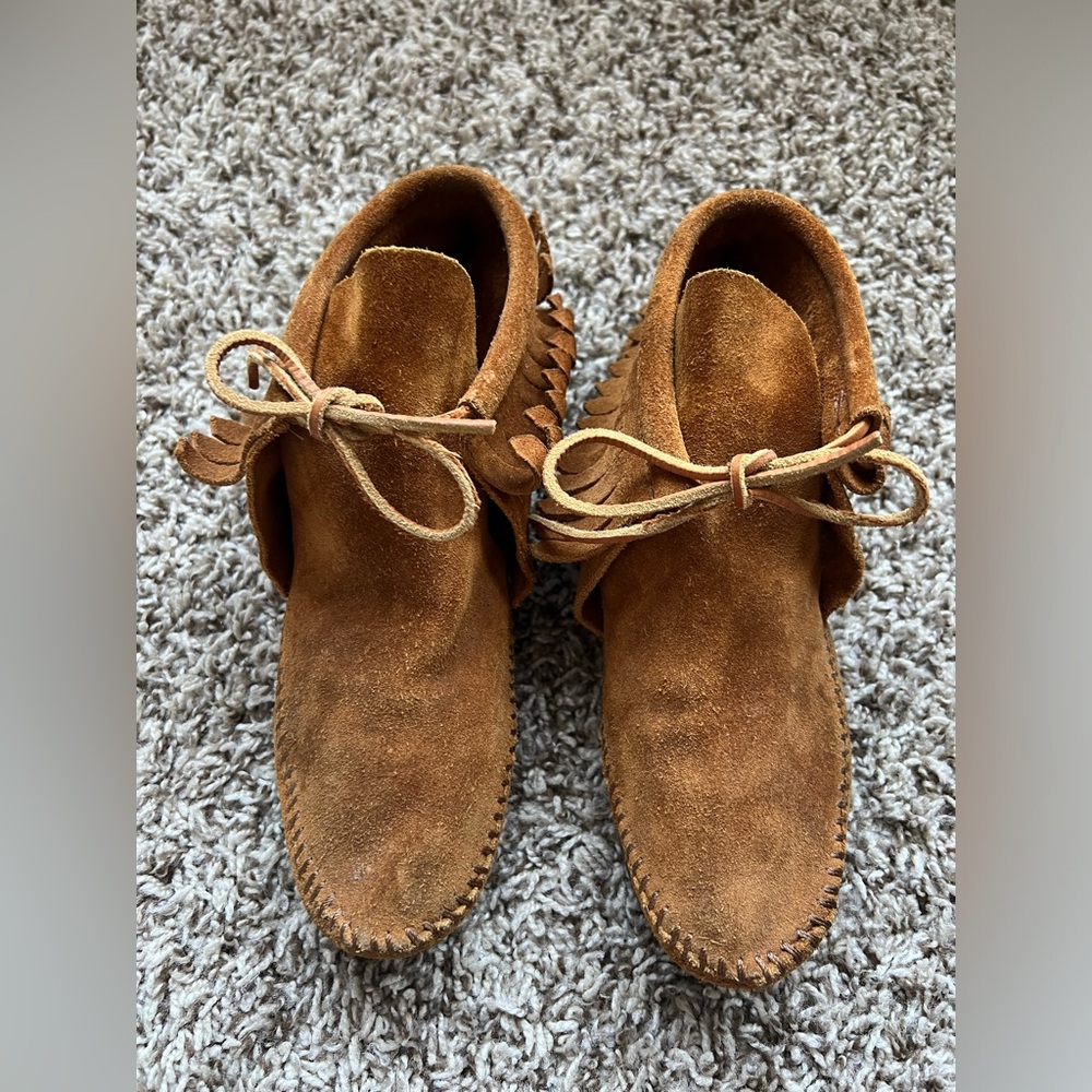 Minnetonka Fridge Boots Women’s Size 7.